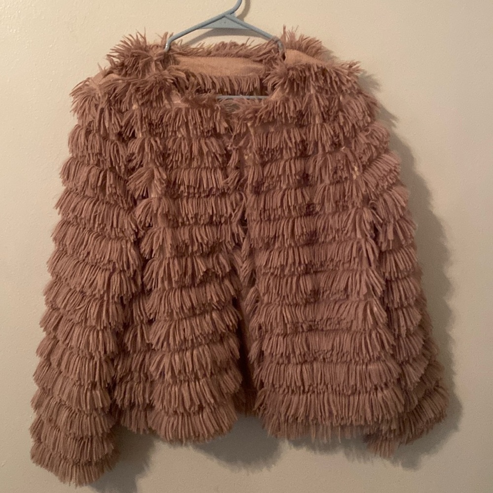 She + Sky Beige/Brown Fuzzy Fringe Front Clip Jacket [Size: L]